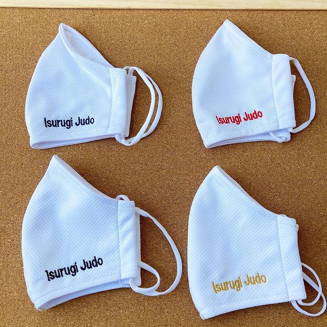 マスクにオリジナル刺繍を施工